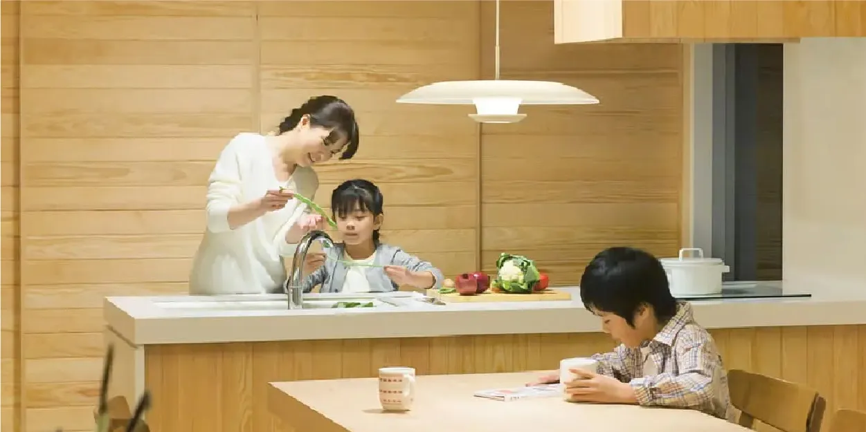コイズミ照明を使用したキッチンとダイニング