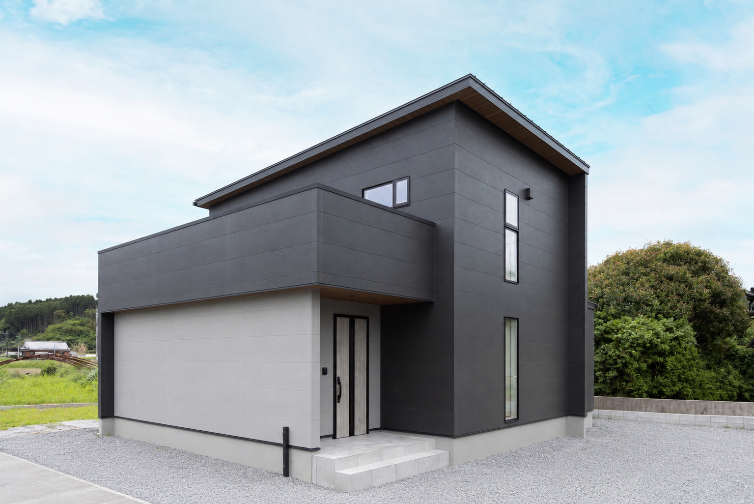 シンプルな美しさで、暮らしをスマートに整える。国富町のローコスト住宅